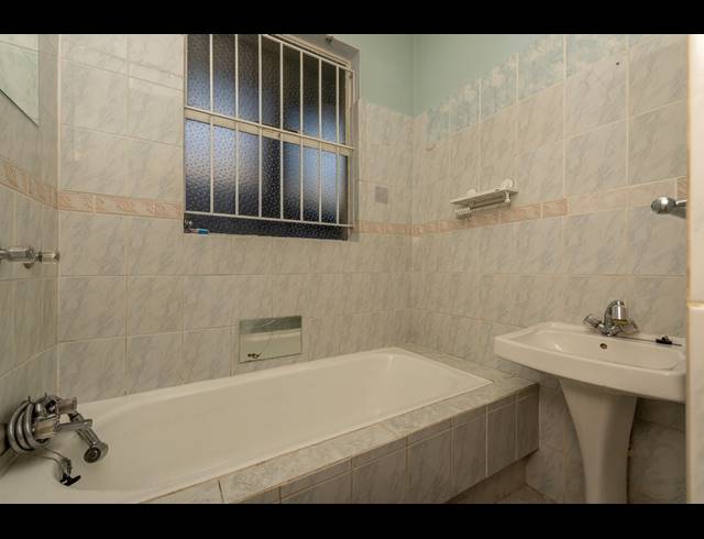 12 BEDROOM APARTMENT BLOCK FOR SALE IN ROSETTENVILLE